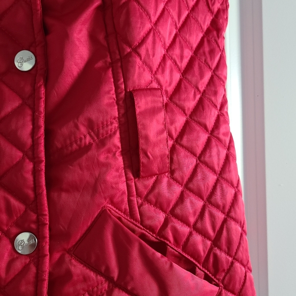 Guess Red Quited Vest Size Medium - Picture 5 of 8